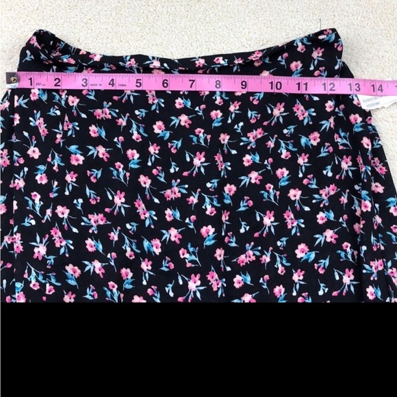 Floral split skirt that is high waisted and maxi - Picture 3 of 3